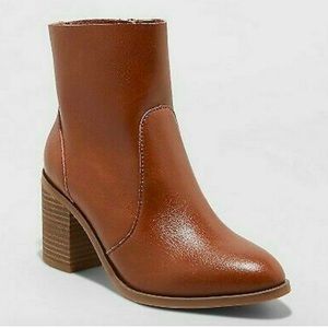 Universal Thread Women’s Cleo Cognac Ankle Booties